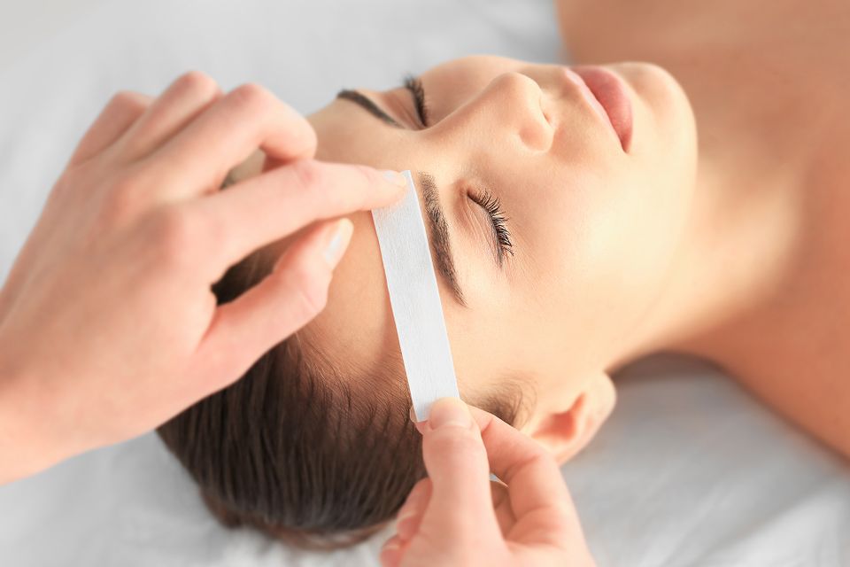 Lashbrow waxing