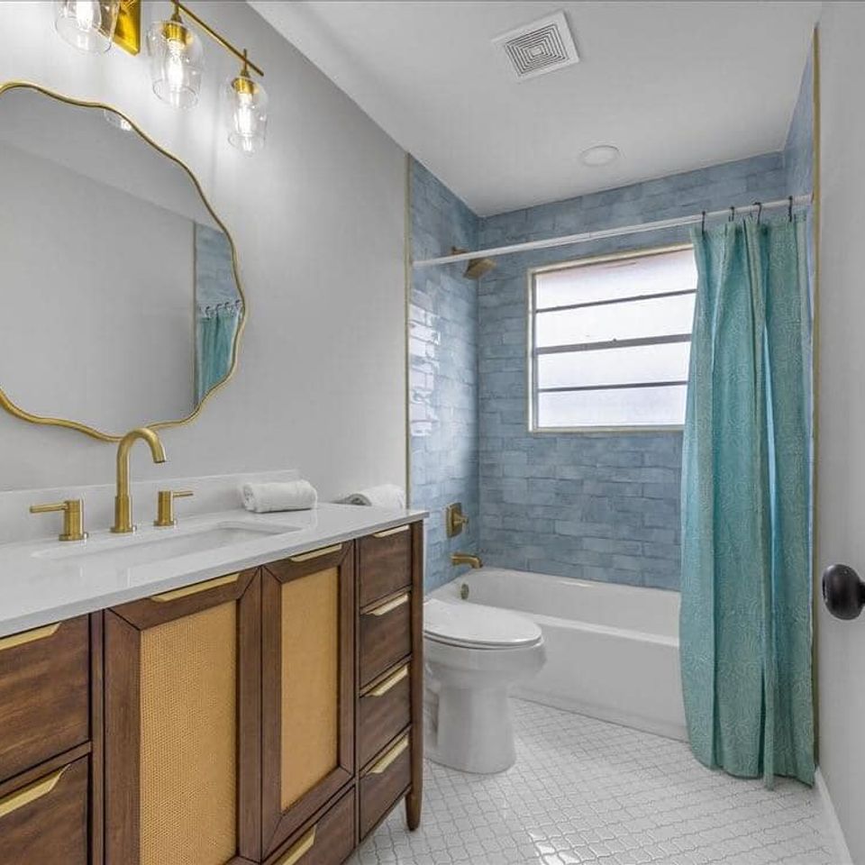 Florida home right bathroom2