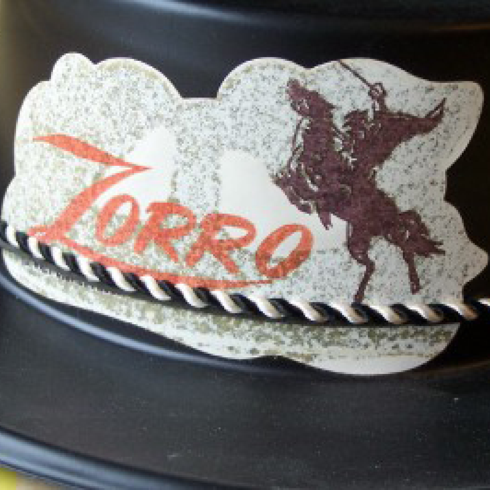 Marx  zorro  toy hat  mask   fl cap pistol still on boar files320170912 10941 1qw2rck