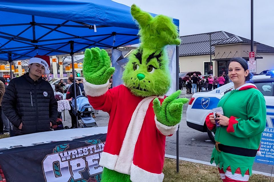 2023 kelley square tree lighting day 5
