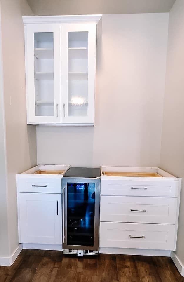 Custom kitchen, bathroom, bar, closet, garage, and storage cabinets