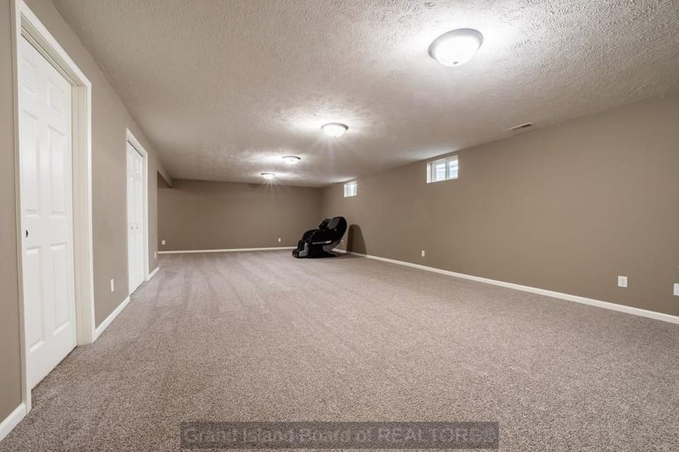 2104 ebony lane grand island c 9