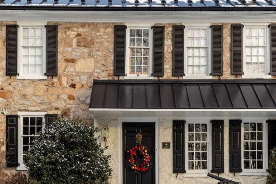 Historic house with matte black abseam sb5 6674 hdr edit 682x1024