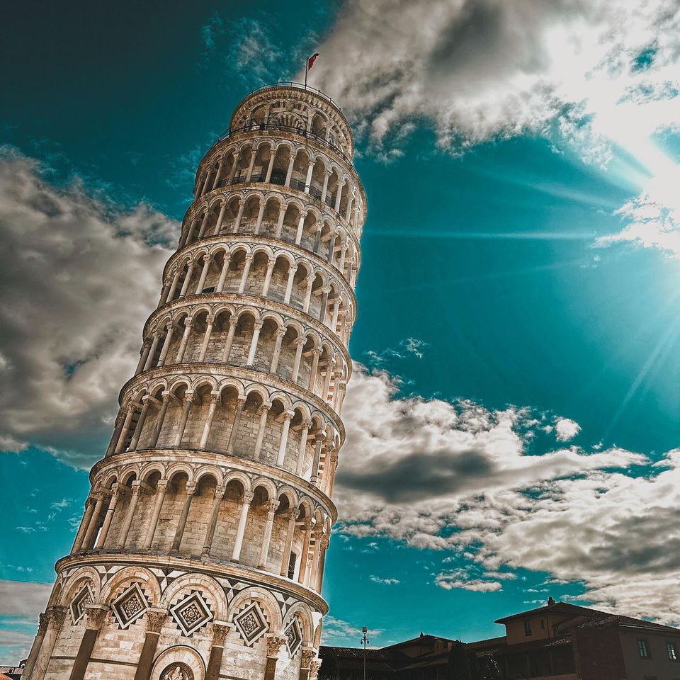 Leaning tower of pisa