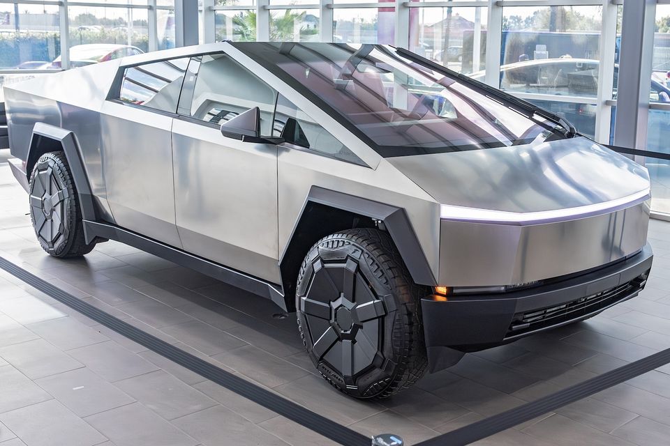 001 2024 tesla cybertruck