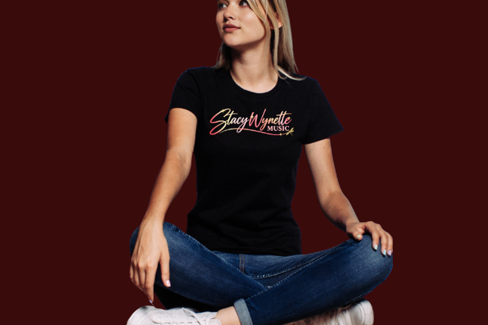 Stacy wynette logo t shirt