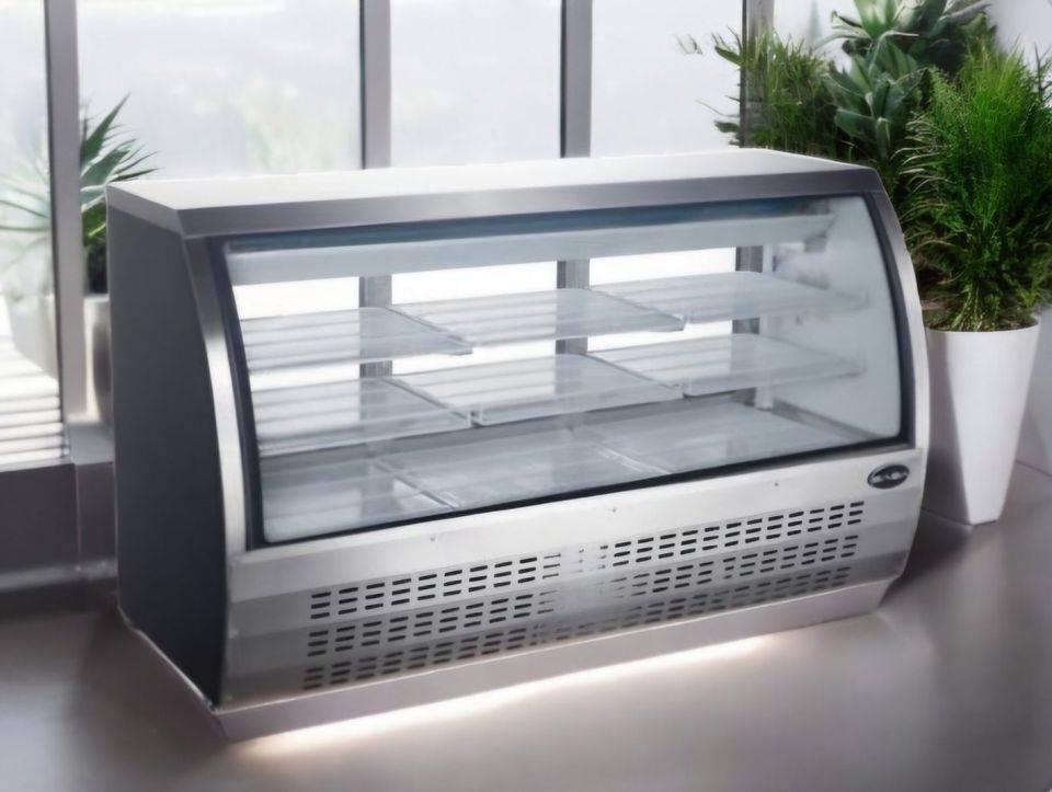 Commercial refrigerated deli display case refrigertor display cooler with curved glass and lights