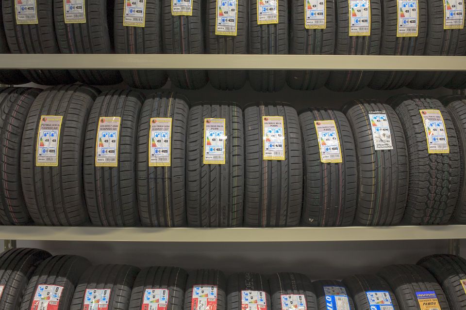 Car tires g153189415 1920