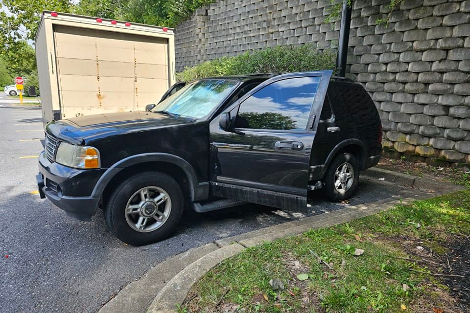 Balck ford explorer