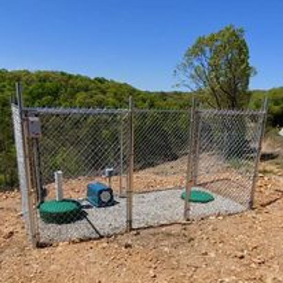 chain link dog pen