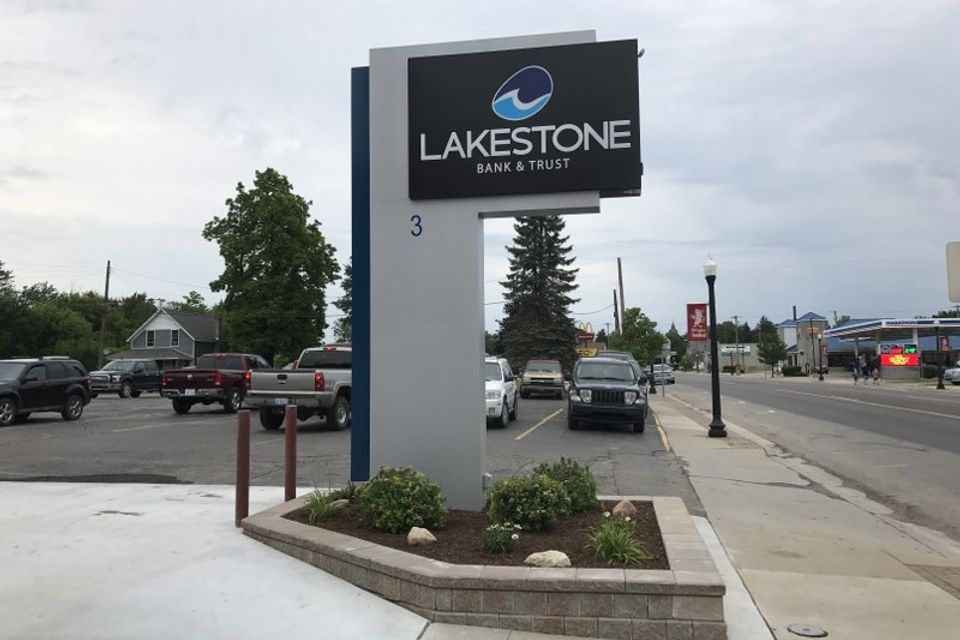 Lakestone bank wall 3