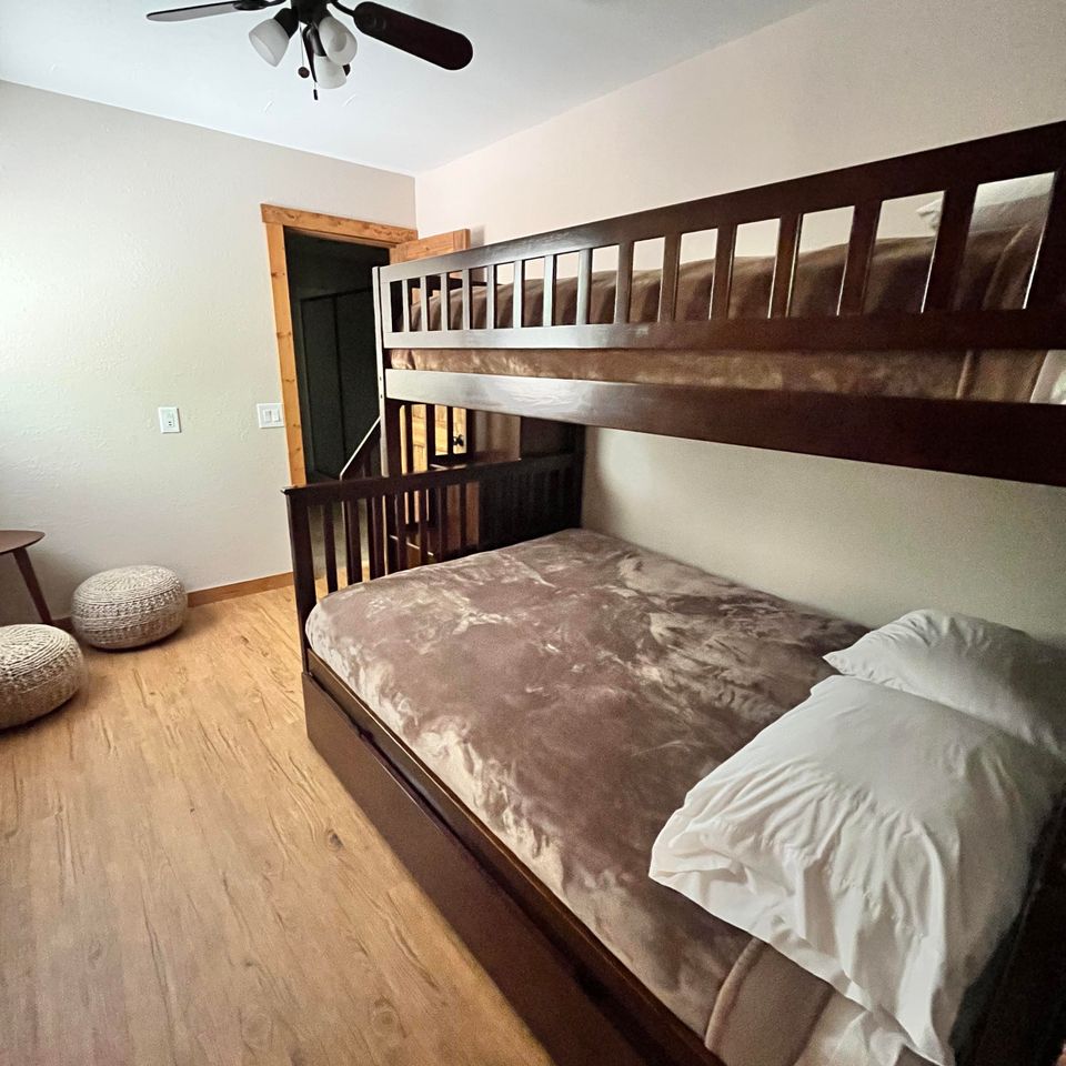 Liles bedroom 2