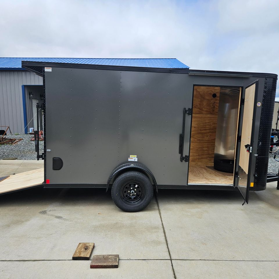 Enclosed trailers 7