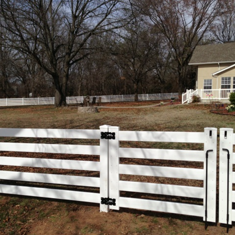Midland vinyl fence   deck company   tulsa and coweta  oklahoma   vinyl metal wood fence sales and installation   ranch rail   vinyl white ranch rail fence with 5 rails and gate20170609 7097 9f4vcj