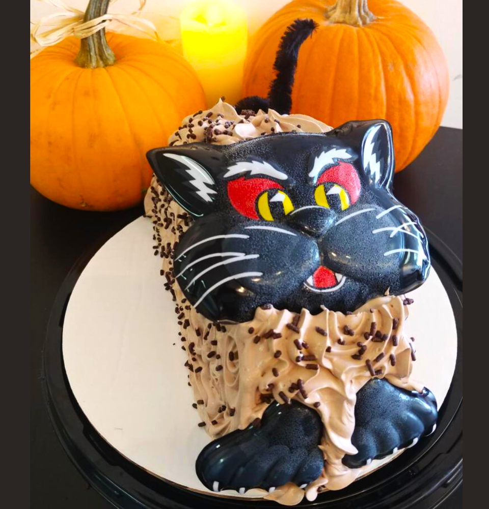 Black cat cake