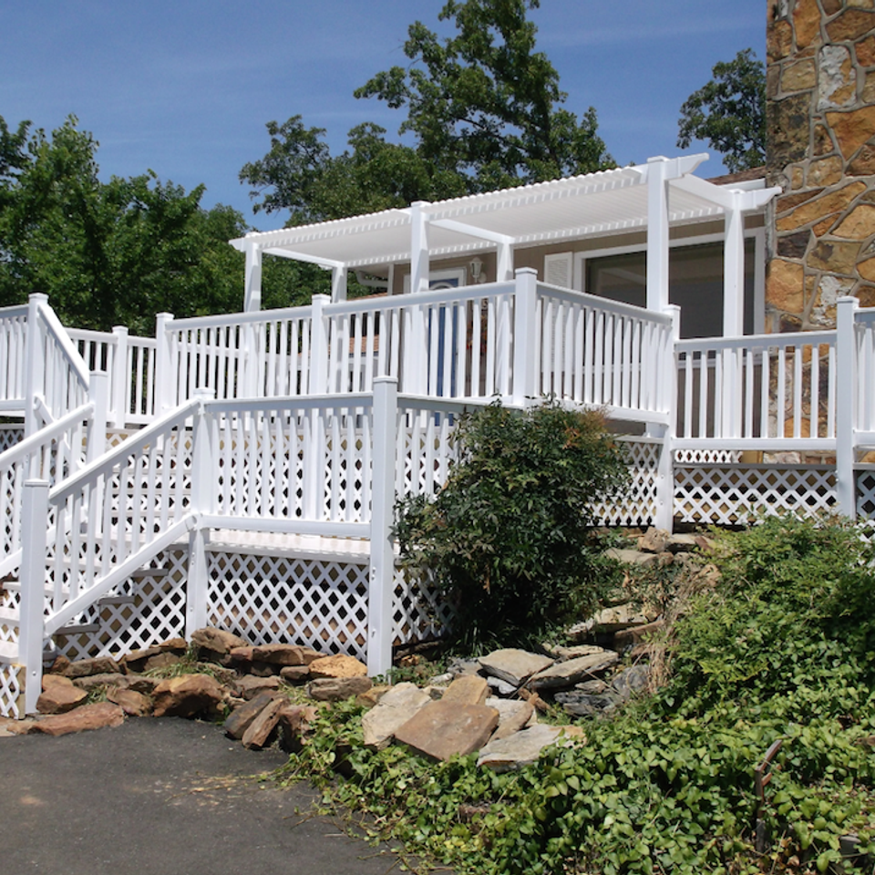 Midland vinyl fence   deck company   tulsa and coweta  oklahoma   vinyl metal wood fence sales and installation   outdoor living  railing   white vinyl railing on multi level deck  stairs  angle20170611 19126 1jwmsrm