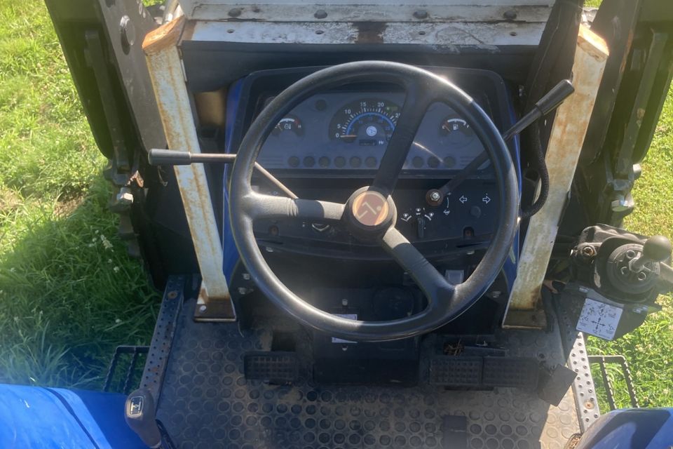 Farmtrac seat