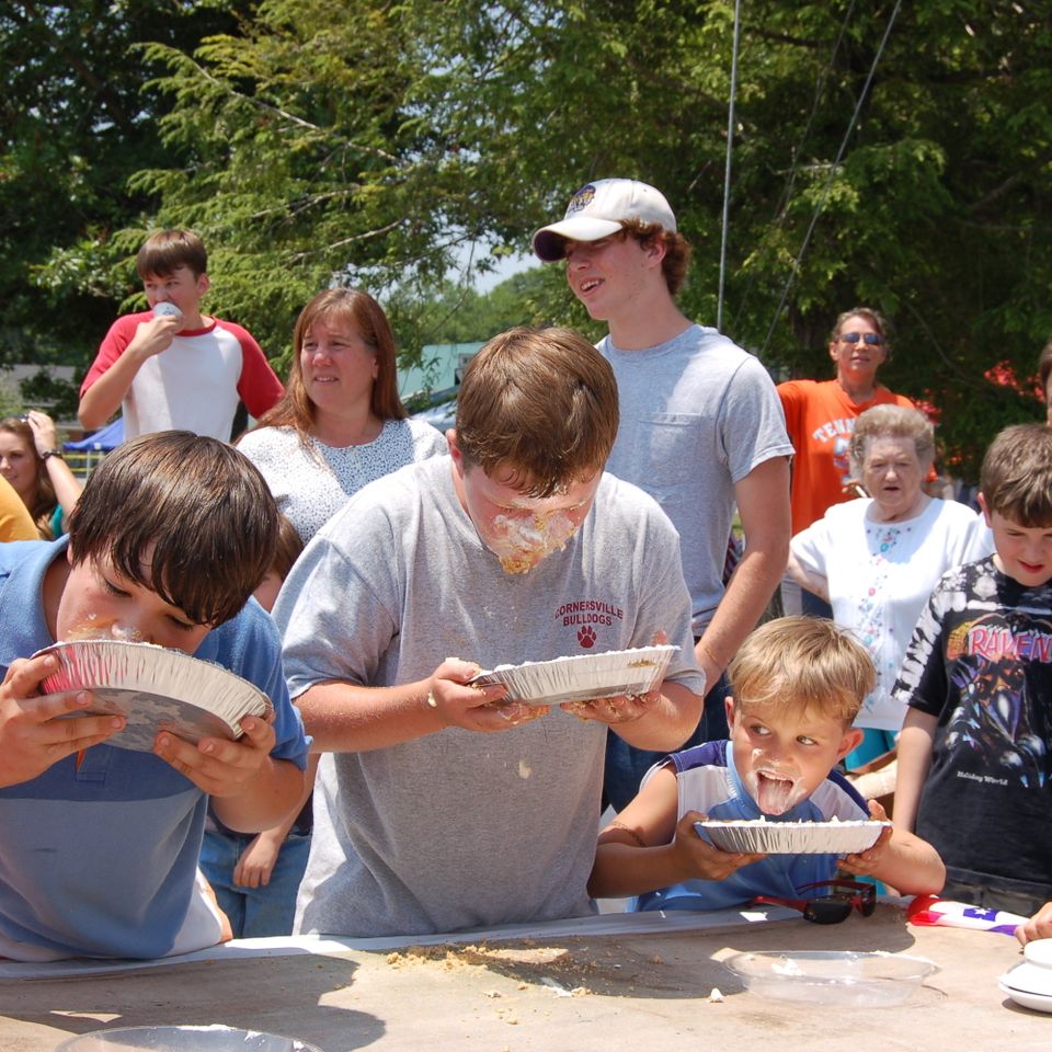 Pie eating contestants 4