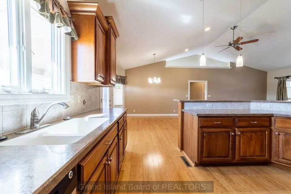 3811 meadowlark cir grand island ne 68803 b 9