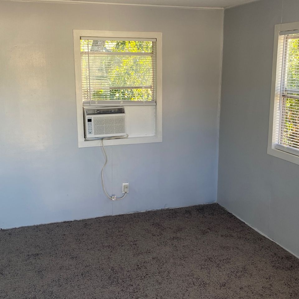 Lot 5 living