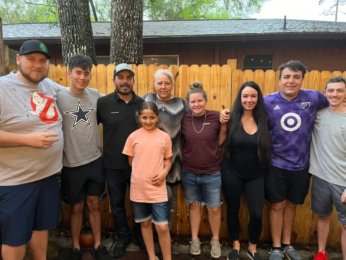 MoonDancer’s Oyster Bar and Grill Mahi Crew