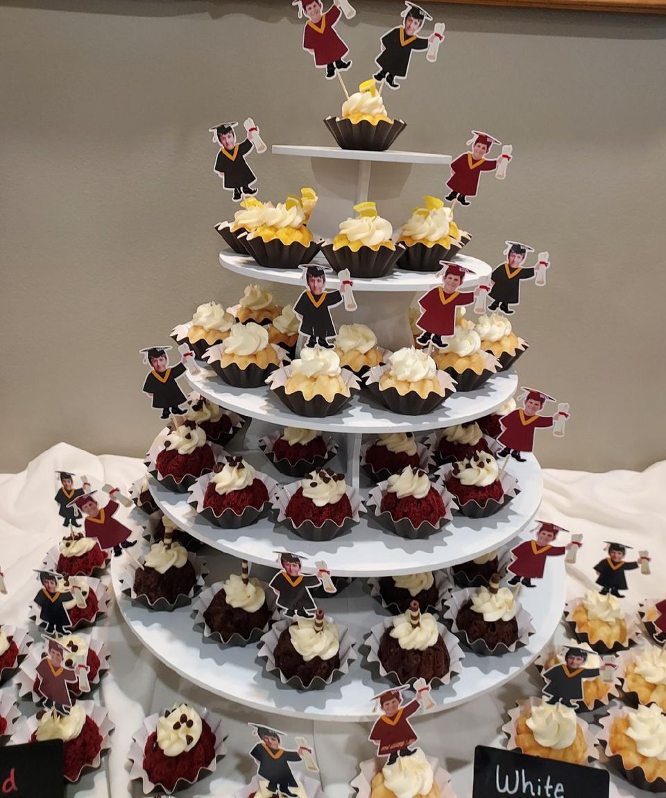 Graduation cakelets
