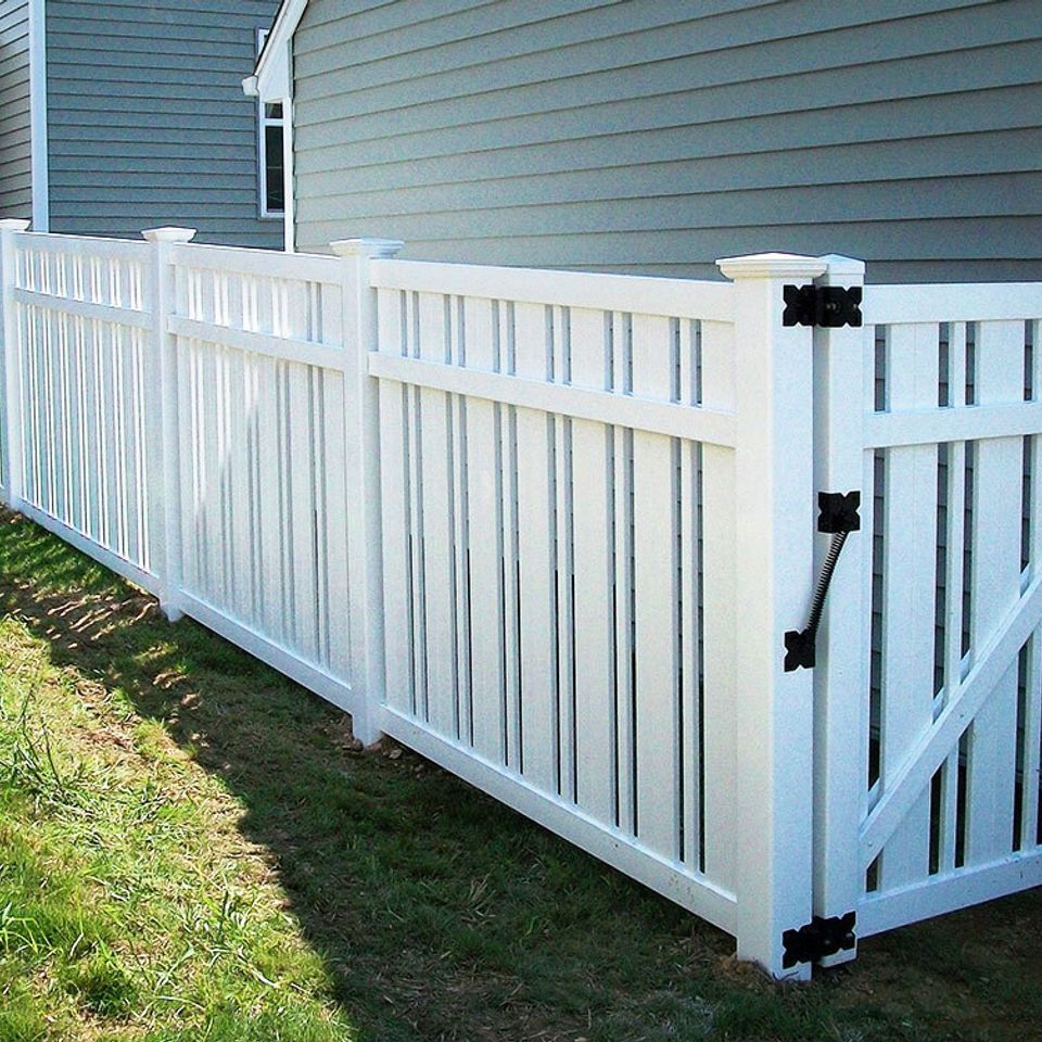 White shelley semi private fence and gate installation in idaho