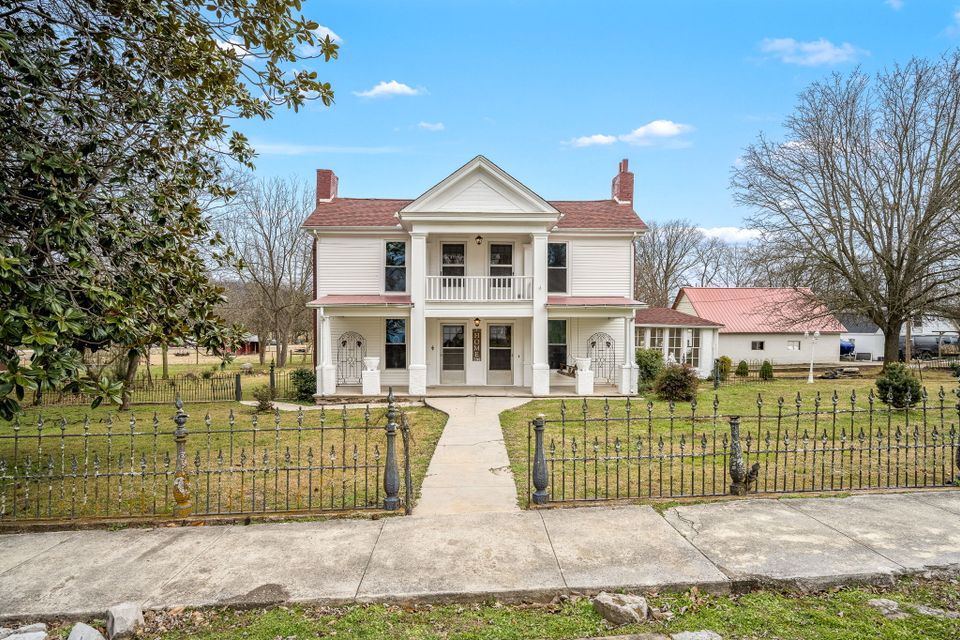 13 web or mls 206 russell st   clear lens real estate photography 1