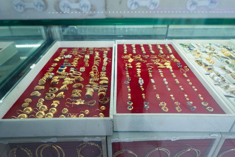We buy gold  4