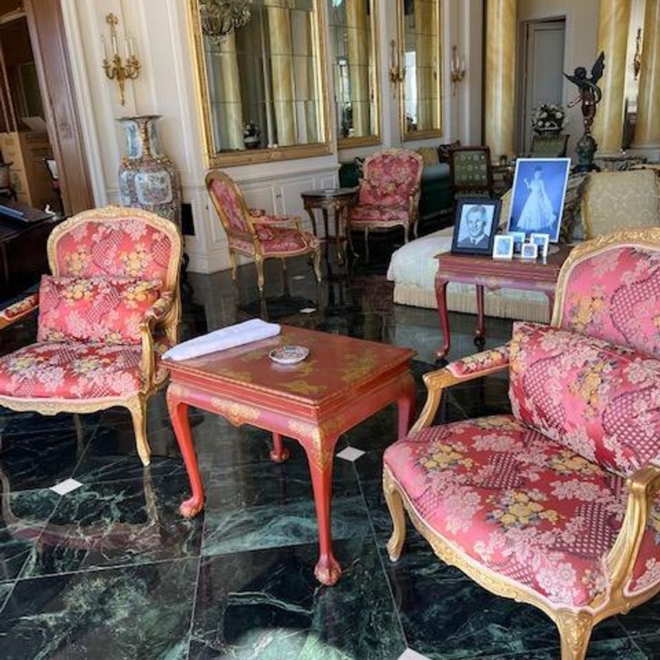 Elegan pink chairs