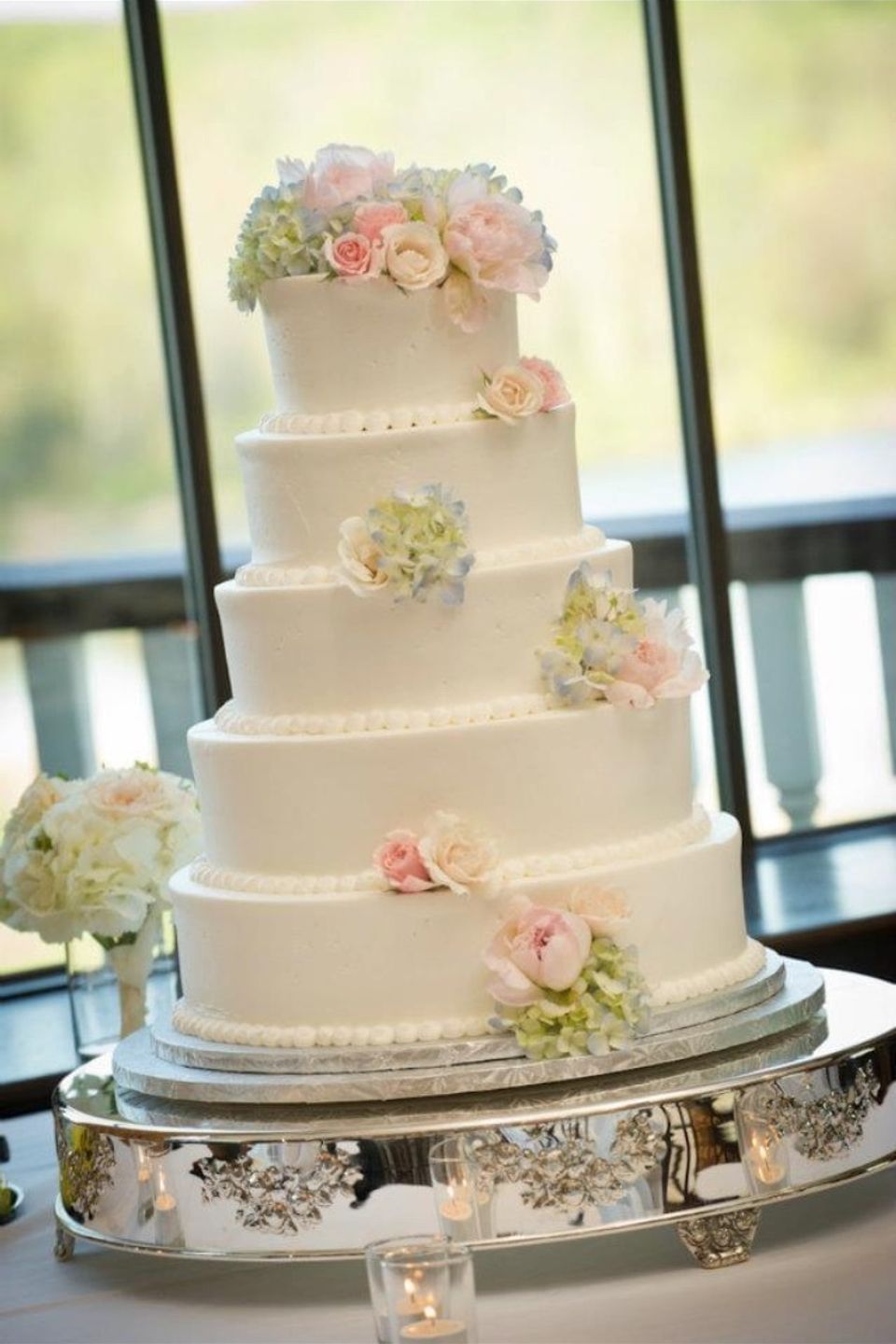 Lf wedding cake flowers 5