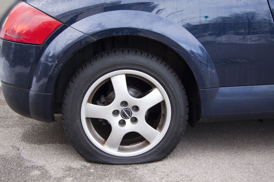 24/7 Support - Flat Tire Change Service 