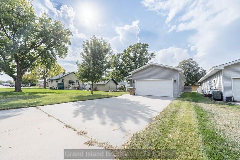 1312 n ruby ave grand island e 4