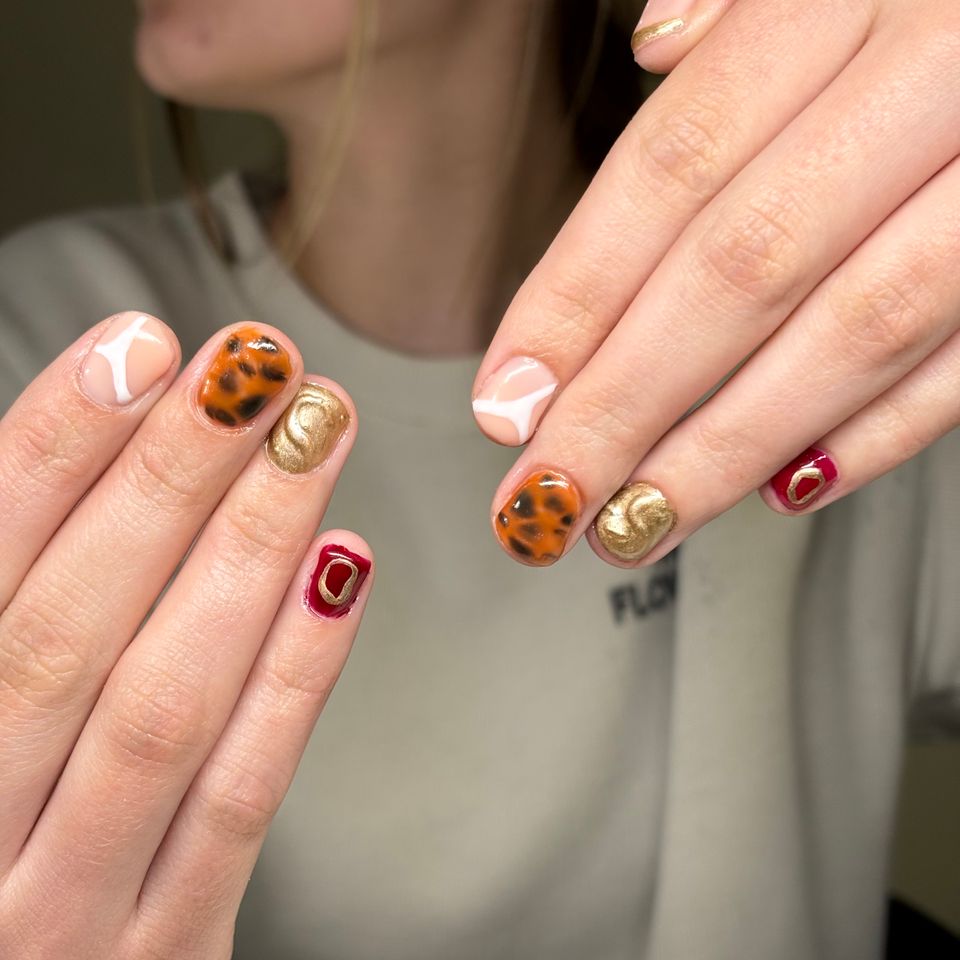 Mismatched manicure