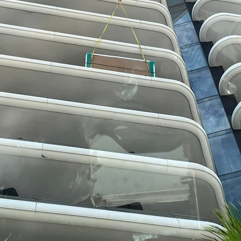 Miami jobsite with lg crane rental services