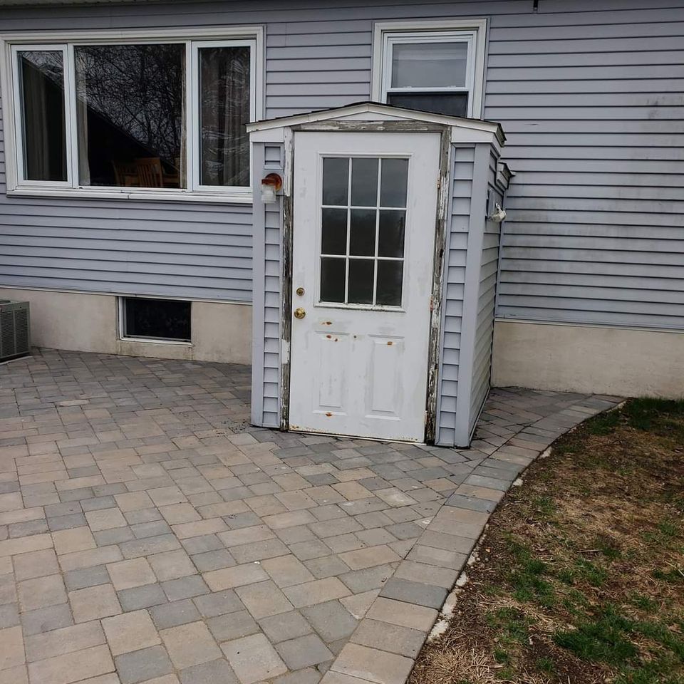 Celler door 8