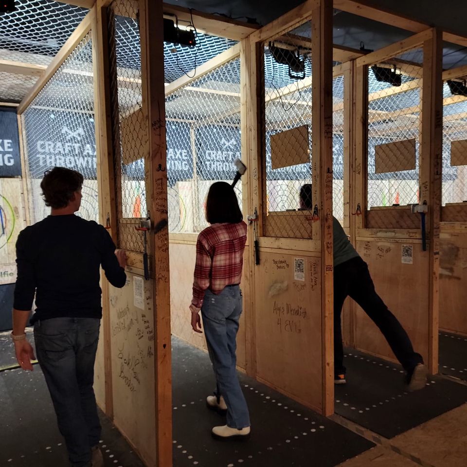 Axe throwing social3