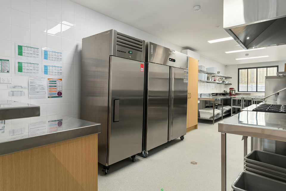 Reach in freezer