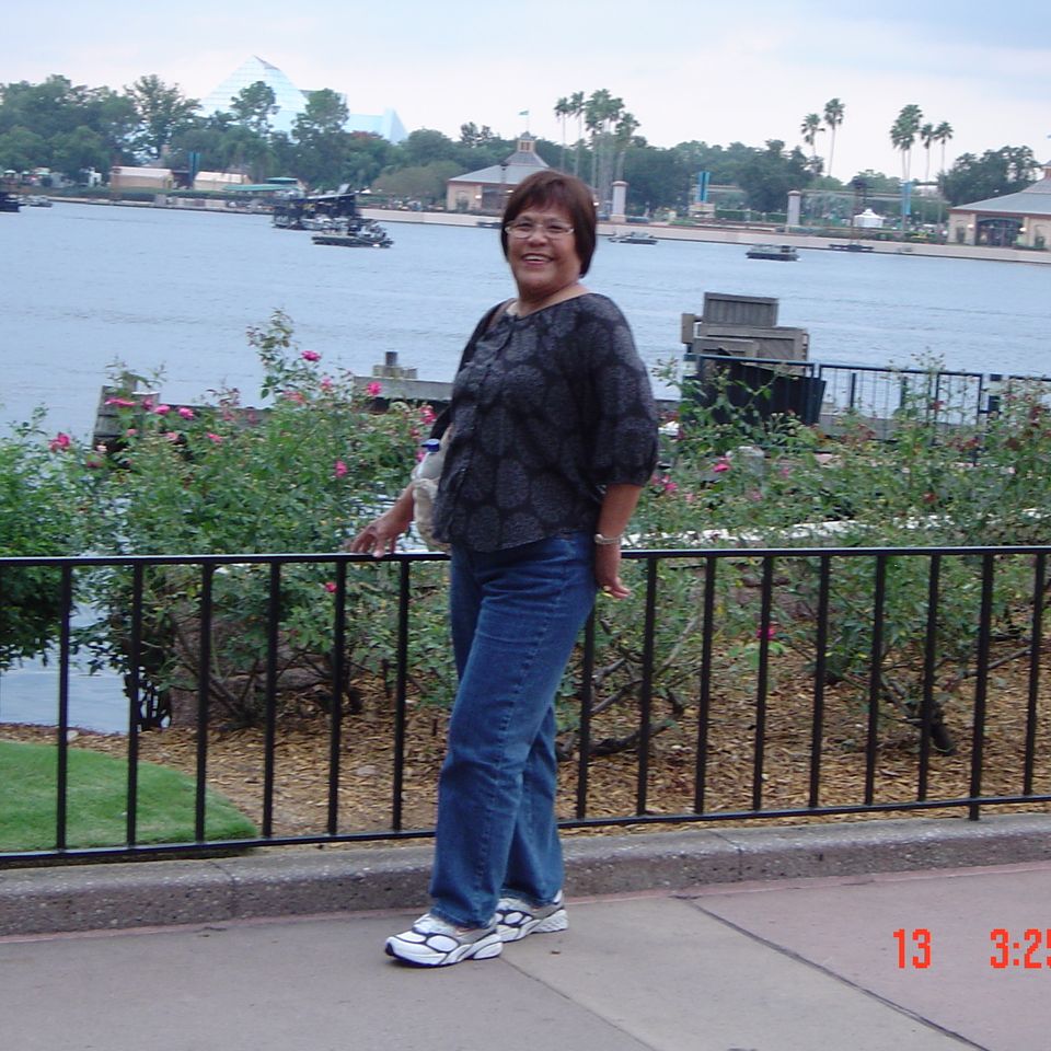 Rose enjoying epcot disney world oct 200920160617 17858 k1n8wa