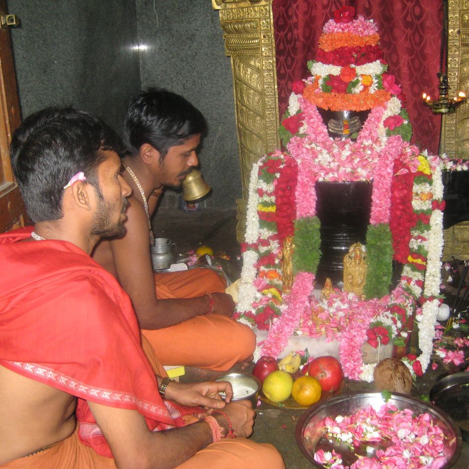 10. two priests shiva puja
