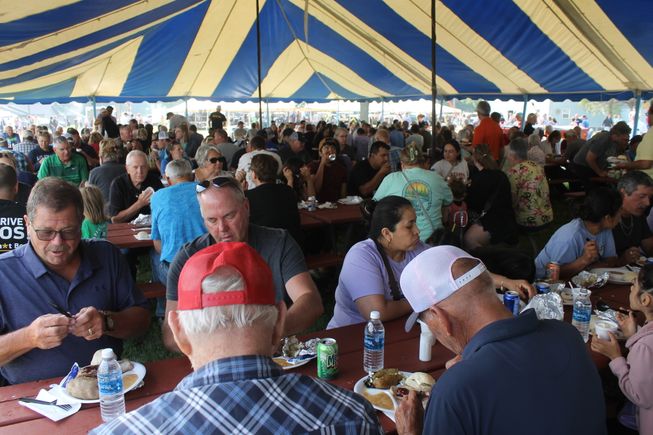 2 pork feed crowd
