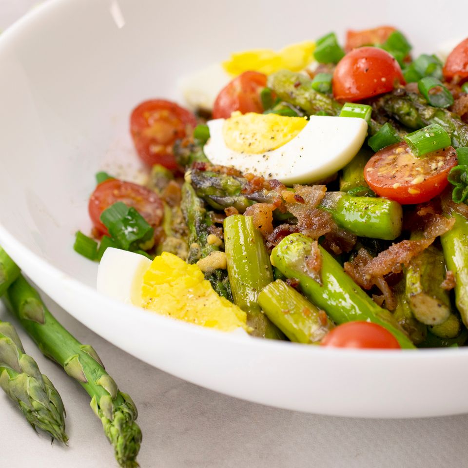 16539 asparagusbaconandeggsalad