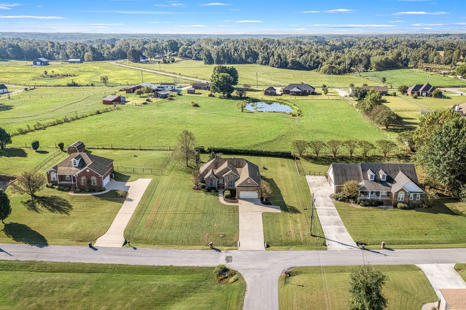 4 web or mls 7 elizabeth cir   clear lens real estate photography 3