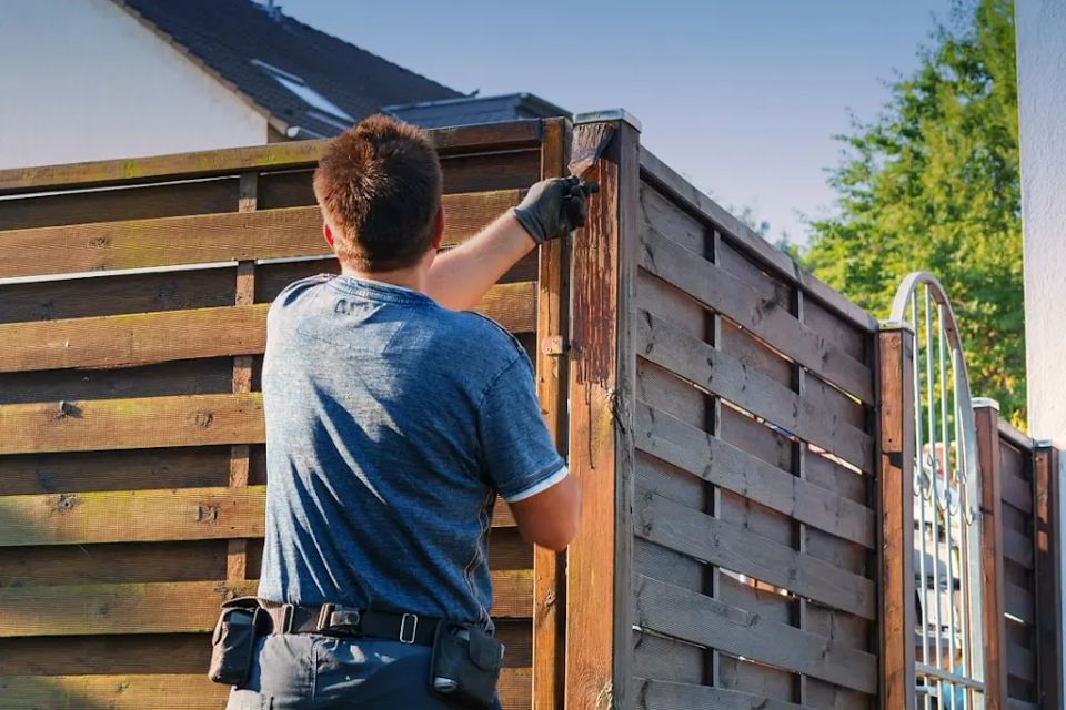 Professional installation of a wind resistant vinyl fence by a licensed contractor serving the 28428 area