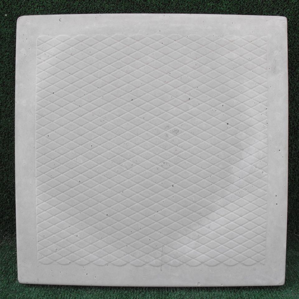  26a concrete square stepping stone20150505 6981 1mtvq63