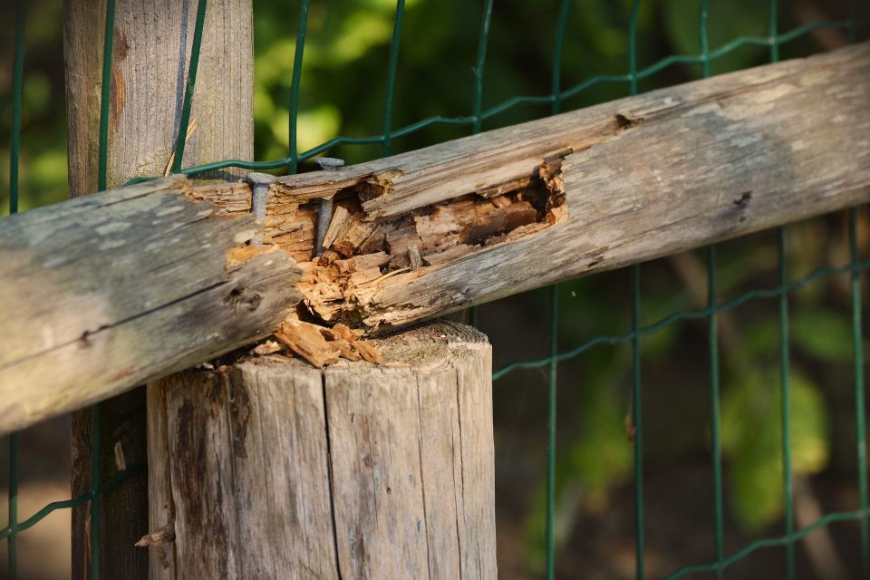 Fixing Fence Posts in Burley Idaho