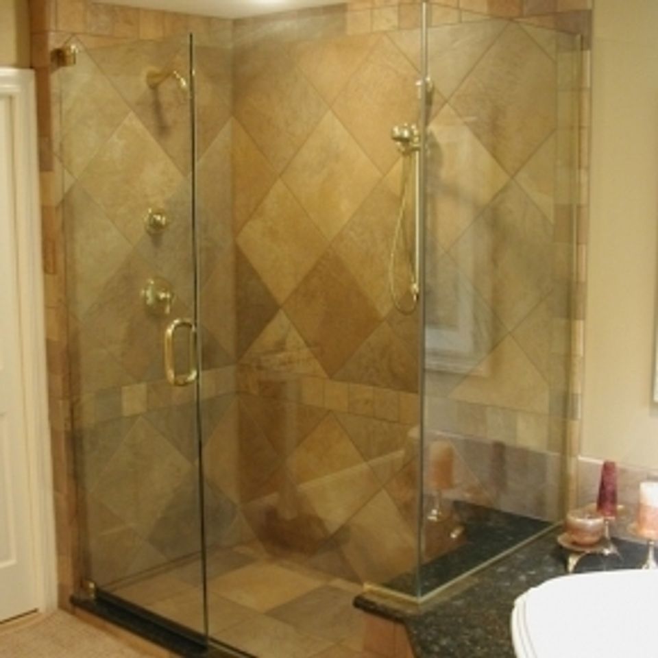 288x288 1384453172showerdoors011