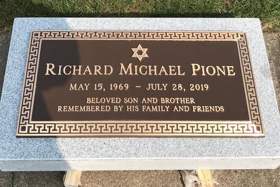 Pione memorial