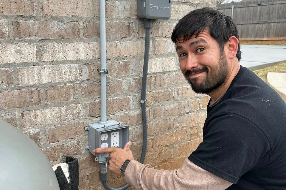 Luis outside outlet