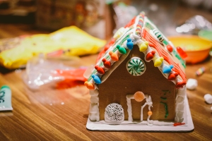 Gingerbreadhouse promopic 2022